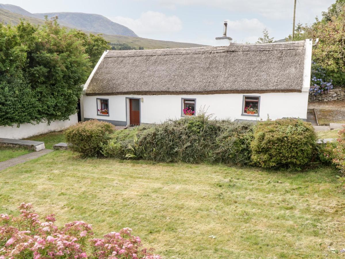 The Thatched Cottage Liscarney ภายนอก รูปภาพ